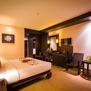 Deluxe Double or Twin Room Pool View